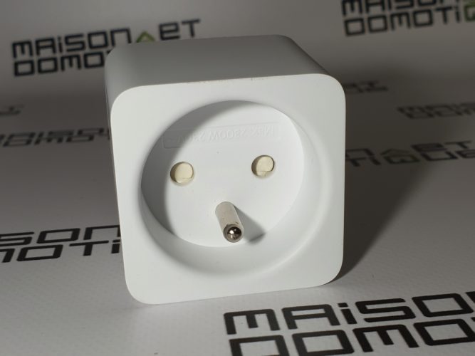Test Philips Hue Smart Plug: la prise connectée pour piloter n'importe  quelle lampe (et pas que !) - Maison et Domotique